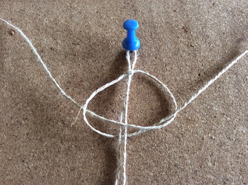 紐で輪っかを作る