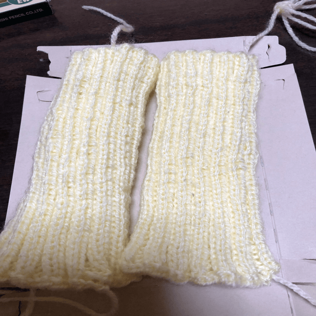 輪針でグルグル 二目ゴム編みで作るレッグウォーマーの作り方 ワザピク